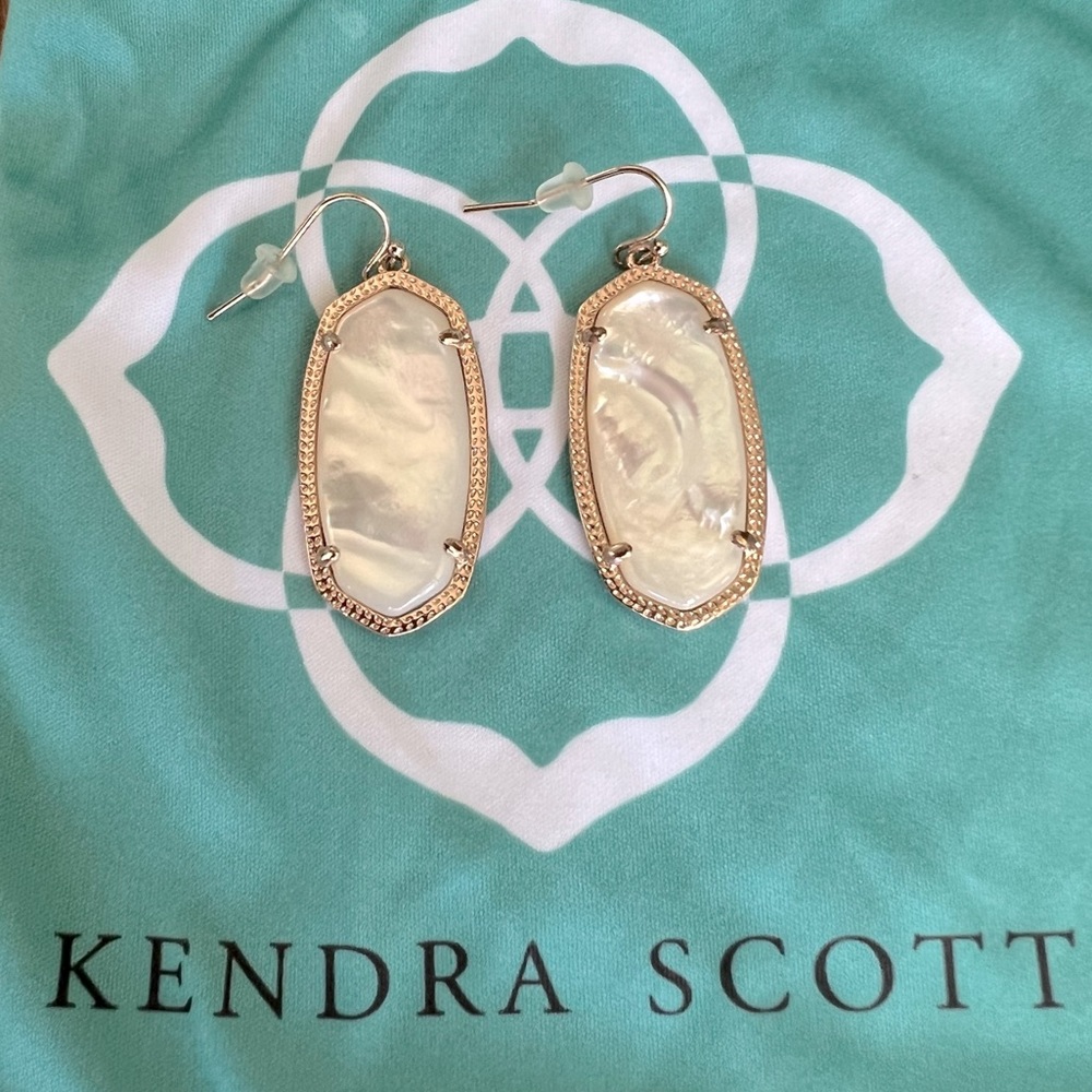 Kendra Scott Elle Gold Drop Earrings in Pearl